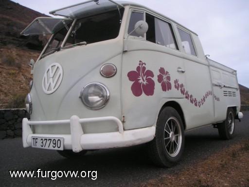 he encontrado estas dos fotos de una T1 Pick Up que viven en Lanzarote