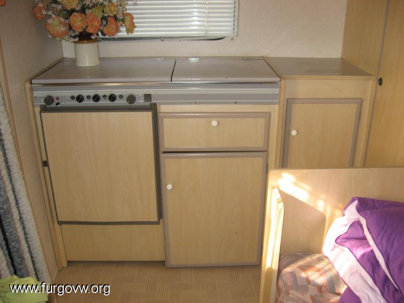 Vendo mueble con nevera , fogones y fregadero