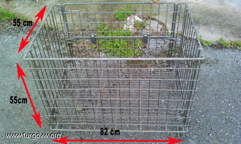 Piezas varias (lavabos, depositos, jaulas, puertas de madera)